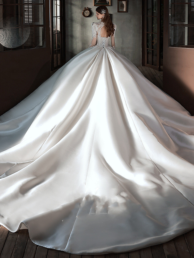 Sweet Wedding Dress With Deep V Neck Long Sleeves Appliqued Lace Back Less Bridal Gown Custom Made Satin Robes De Marie