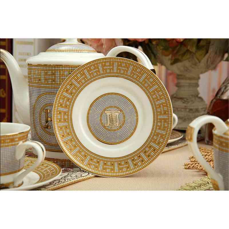European high-grade bone china coffee cups and saucer set home ceramic afternoon tea cup to send spoon 210408