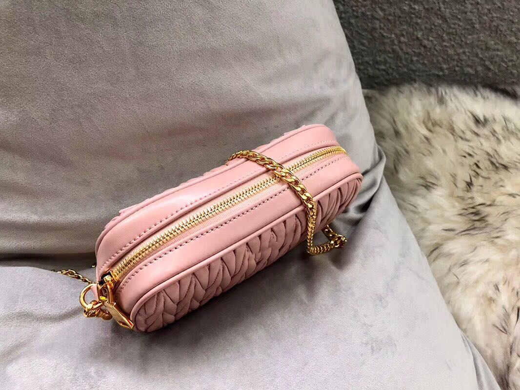 Classic womens belt bag Italian designer creates double shoulder 7A high-end customized quality one-shoulder messenger bag is very practical 7a 668
Classic womens belt bag Italian designer creates double shoulder 7A high-end customized quality one-shoulder messenger bag is very practical 7a 668