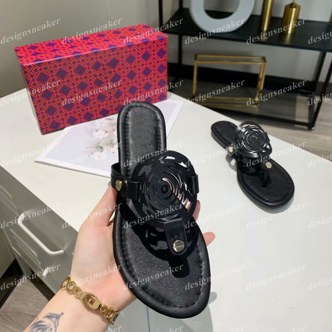 2022 Women Sandals Hollow out logo Flat Slippers Sandal Studded Girl Shoes Arrivel Jelly Platform Slides Lady Flip Flops with Box 35-43, Black
2022 Women Sandals Hollow out logo Flat Slippers Sandal Studded Girl Shoes Arrivel Jelly Platform Slides Lady Flip Flops with Box 35-43, Black