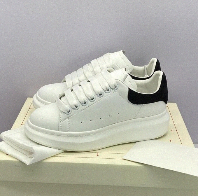 2021 Designer Logo Men Women Shoes Leather Lace Up Platform Oversized Sneakers White Black mens womens zapatillas Luxury Casual Shoe HotSale, I need look other product
2021 Designer Logo Men Women Shoes Leather Lace Up Platform Oversized Sneakers White Black mens womens zapatillas Luxury Casual Shoe HotSale, I need look other product
