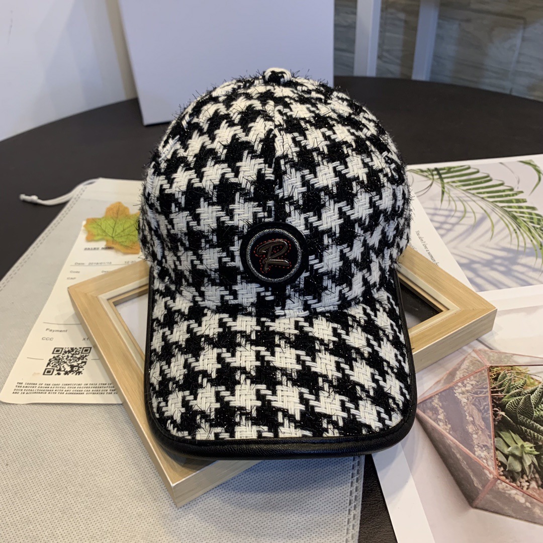 Ball Caps 100602.2021 New Autumn and Winter Knitted Houndstooth Metal Label Baseball Cap, White 
Ball Caps 100602.2021 New Autumn and Winter Knitted Houndstooth Metal Label Baseball Cap, White
