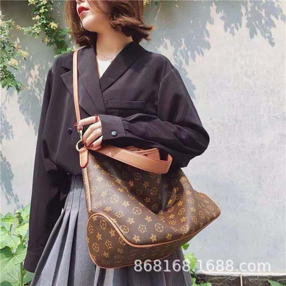 Retro shopping bag net red 2022 presbyopia classic large capacity commuter tote shoulder messenger pochette, Peach
Retro shopping bag net red 2022 presbyopia classic large capacity commuter tote shoulder messenger pochette, Peach