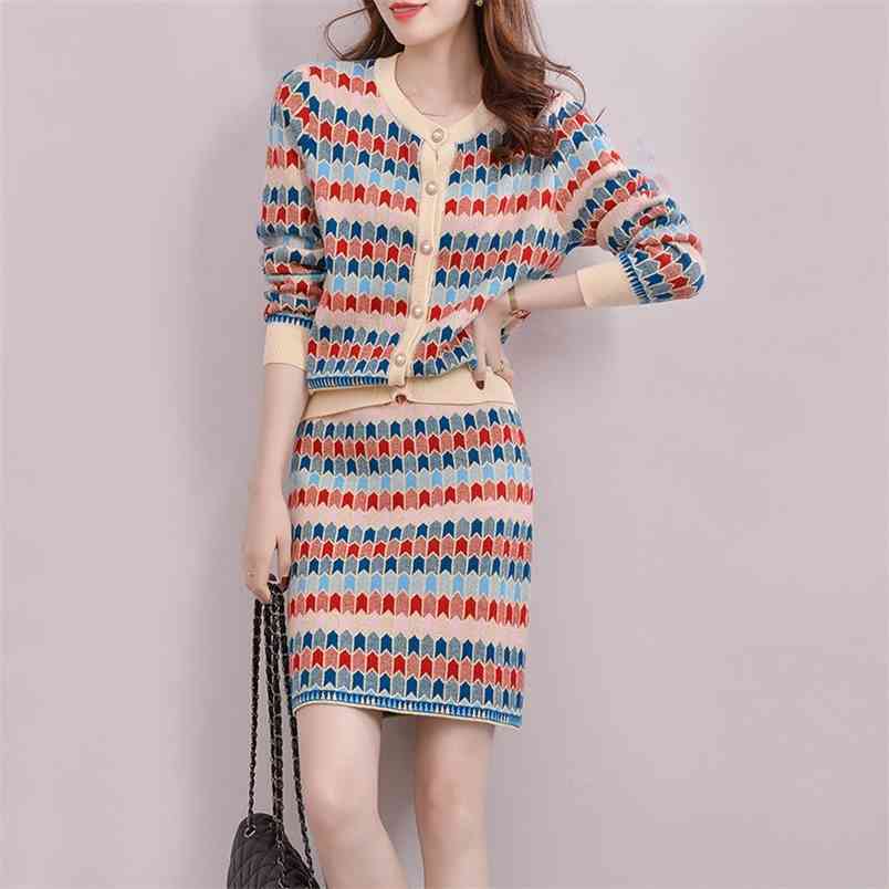 Spring Women's Two Piece Set Fashion Geometry Knit Sweater V-Neck Long Sleeve Cardigan + Mini Skirt Elegant Female Suits 210519, Photo color
Spring Women's Two Piece Set Fashion Geometry Knit Sweater V-Neck Long Sleeve Cardigan + Mini Skirt Elegant Female Suits 210519, Photo color