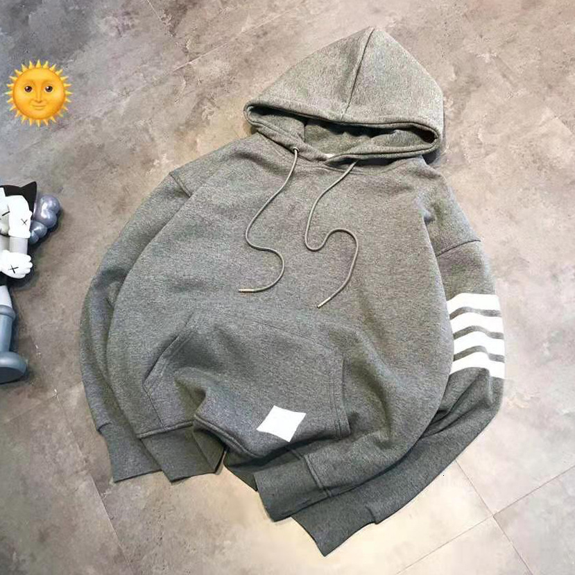 High Version of Chao Brand Tb Yarn Dyed Woven Four Bar Plush Hooded Metal Rope End Color Shell Button Webbing Sweater, Black
High Version of Chao Brand Tb Yarn Dyed Woven Four Bar Plush Hooded Metal Rope End Color Shell Button Webbing Sweater, Black