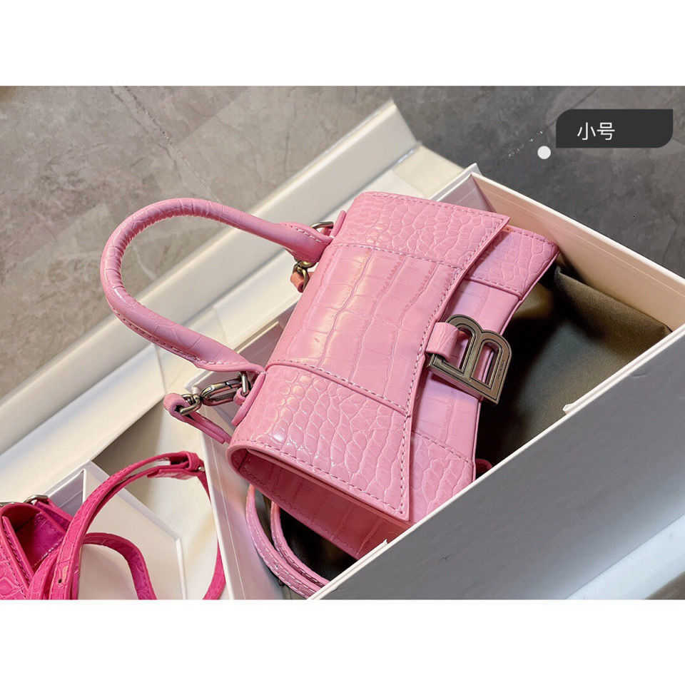 2021 new fashion B-line alligator net red hourglass Bag Fashion Leather Women's bag One Shoulder Messenger Handbag, Black
2021 new fashion B-line alligator net red hourglass Bag Fashion Leather Women's bag One Shoulder Messenger Handbag, Black