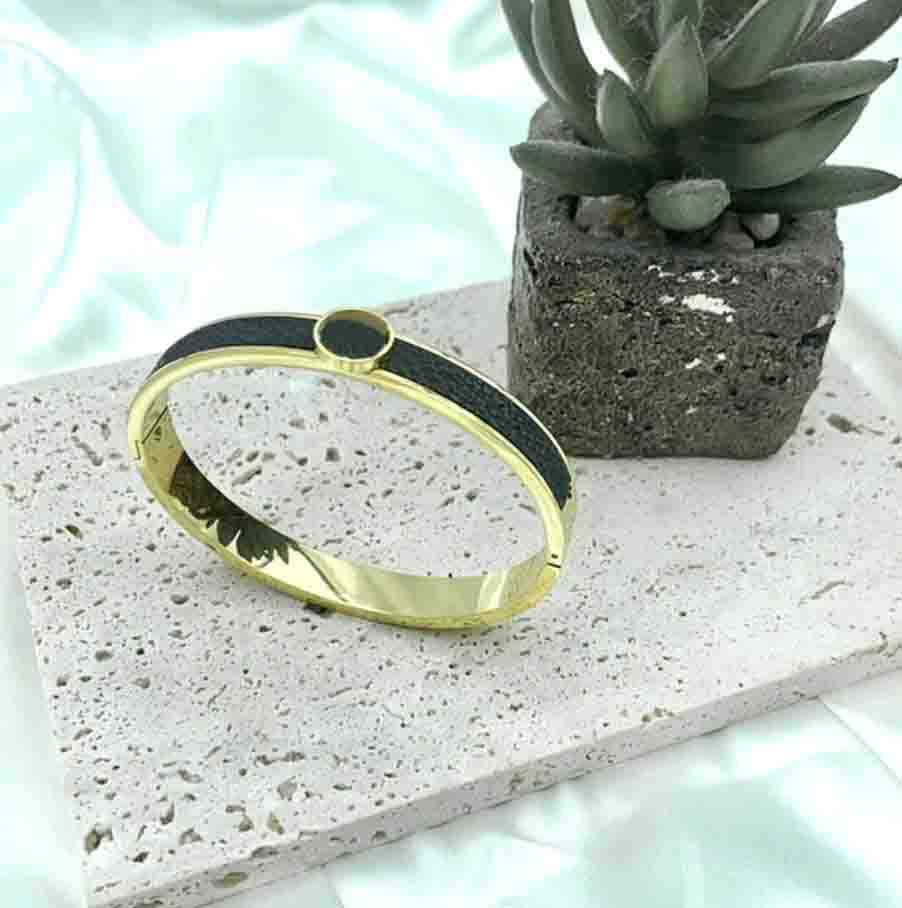 Designers Luxurys Bracelets Fashion Women Open Bracelet High Quality Lady Party Gift Bangle
Designers Luxurys Bracelets Fashion Women Open Bracelet High Quality Lady Party Gift Bangle