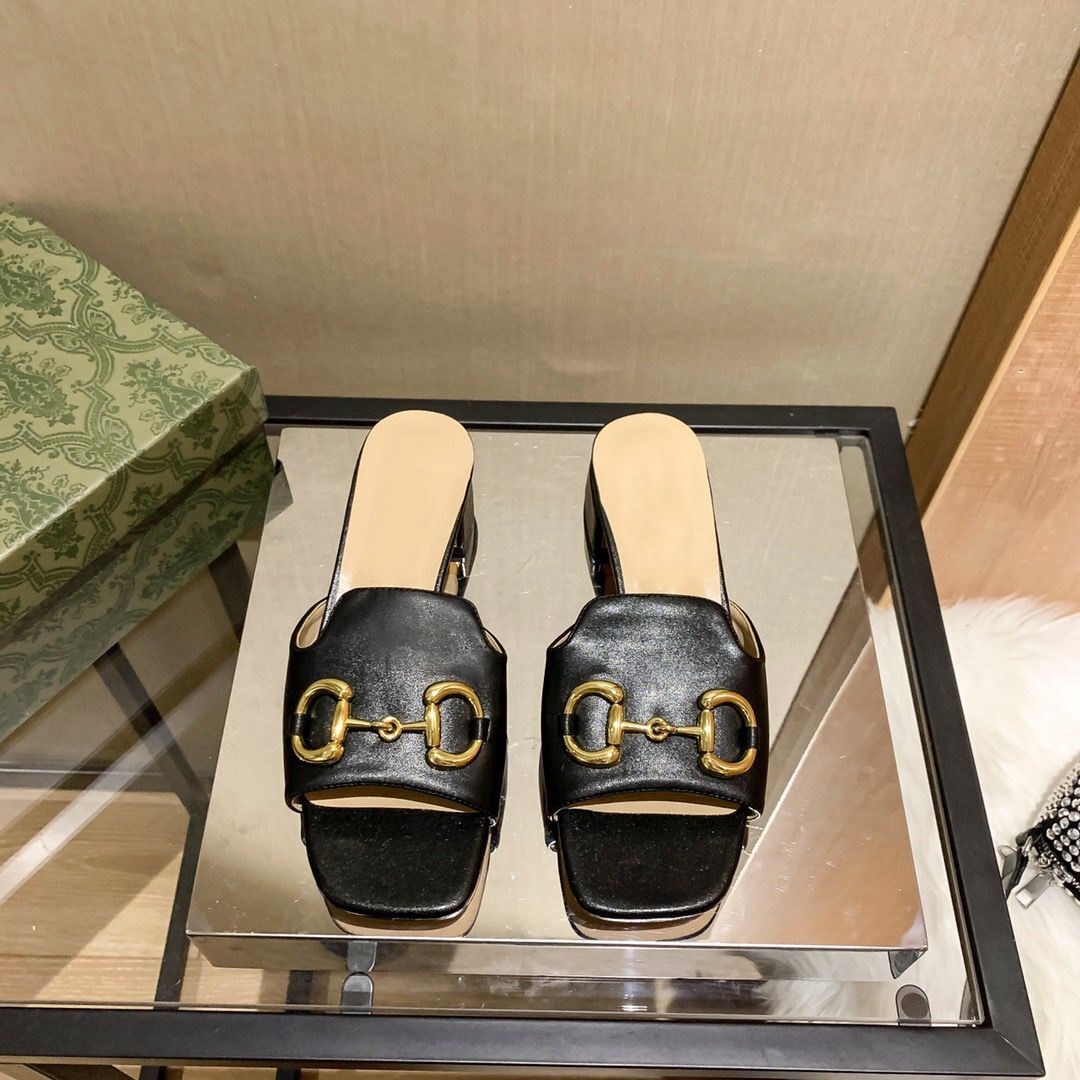 Black shoes Flat slippers Luxury designer sandals 2021 summer fashion outdoor banquet leather casual g metal button slipper large women sandal
Black shoes Flat slippers Luxury designer sandals 2021 summer fashion outdoor banquet leather casual g metal button slipper large women sandal