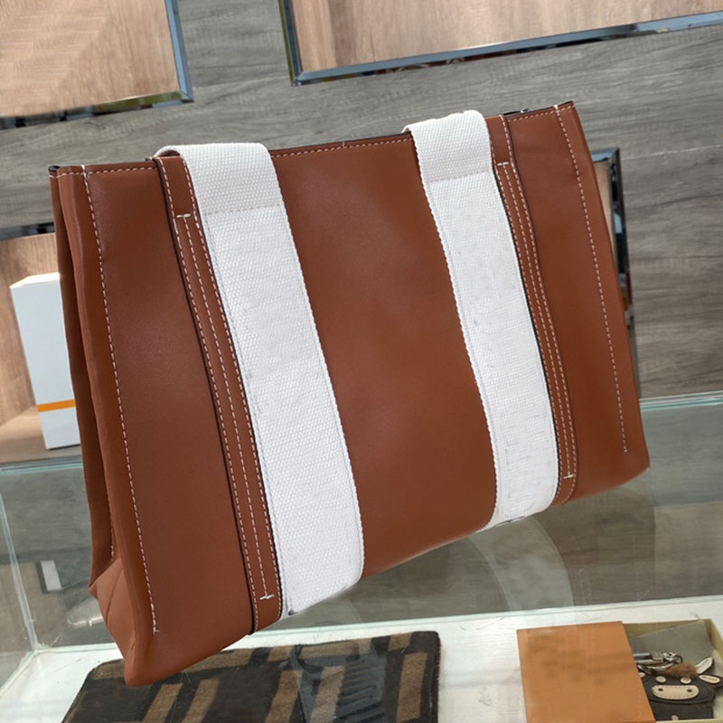 Trendy Shopping Bag Fashion Woody Tote Bags Women Large Capacity Handbag Ladies Shoulder Back Pouch High Quality Letter Starp, Black
Trendy Shopping Bag Fashion Woody Tote Bags Women Large Capacity Handbag Ladies Shoulder Back Pouch High Quality Letter Starp, Black