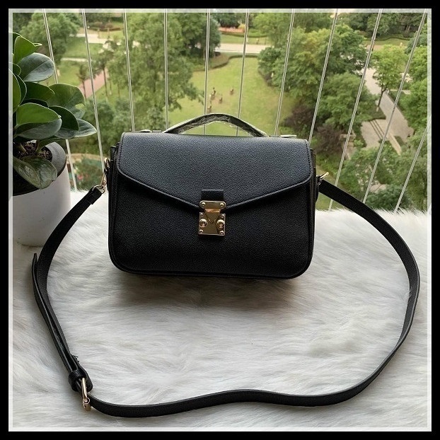 luxurys designer crossbody bag Women handbag messenger bags oxidizing leather METIS shoulder bags crossbody tote bag, Red
luxurys designer crossbody bag Women handbag messenger bags oxidizing leather METIS shoulder bags crossbody tote bag, Red