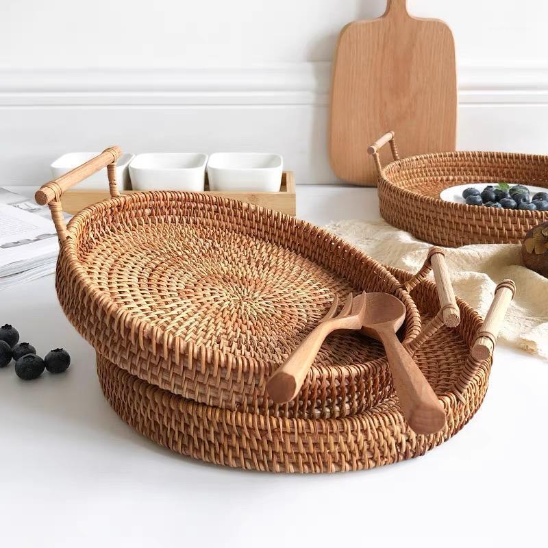 Storage Baskets Rattan Tray Wicker Basket Bread Fruit Food Breakfast Display Hand-Woven Handle Sewing Knit Home Decoration Crafts
Storage Baskets Rattan Tray Wicker Basket Bread Fruit Food Breakfast Display Hand-Woven Handle Sewing Knit Home Decoration Crafts