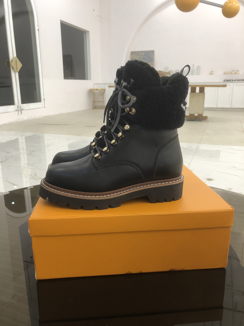 2022 Womens Designer Leather Women Martin Boots Desert Short Boot Real Leathers Coarse Winter Designers Shoes Heels Snow Ankle Booties With Logo And Box -E171, Picture color
2022 Womens Designer Leather Women Martin Boots Desert Short Boot Real Leathers Coarse Winter Designers Shoes Heels Snow Ankle Booties With Logo And Box -E171, Picture color
