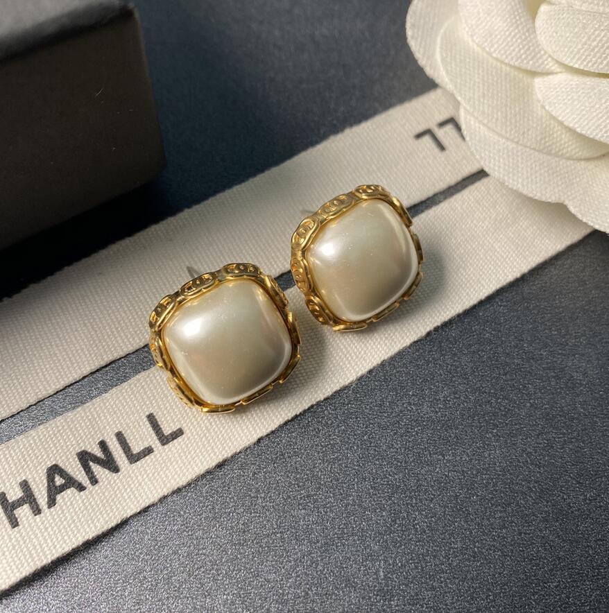 Fashion Designer Jewelry Stud Earrings Have Stamps 18K Gold Plated Pearl Charm Earring for women lady bride Party wedding lovers gift engage, Golden;silver
Fashion Designer Jewelry Stud Earrings Have Stamps 18K Gold Plated Pearl Charm Earring for women lady bride Party wedding lovers gift engage, Golden;silver
