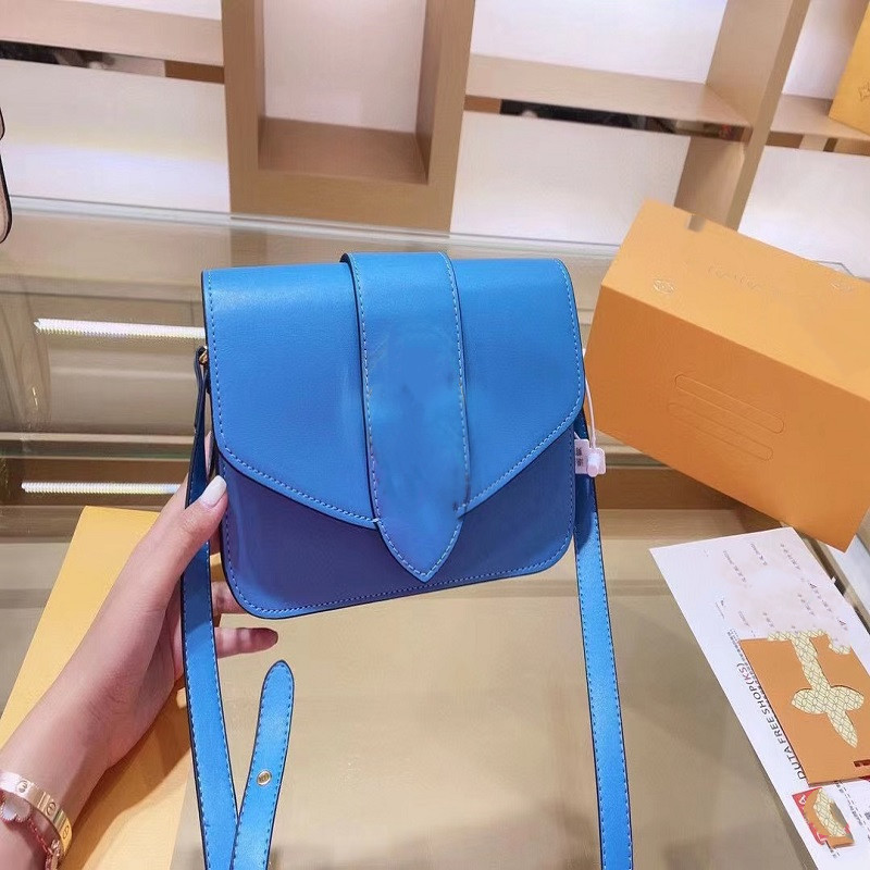 Designer Bags Crossbody Bag handbags Classic atmosphere simple solid color Genuine Leather versatile high quality letter Backpack waist Tote Saddle Purse, Oem
Designer Bags Crossbody Bag handbags Classic atmosphere simple solid color Genuine Leather versatile high quality letter Backpack waist Tote Saddle Purse, Oem