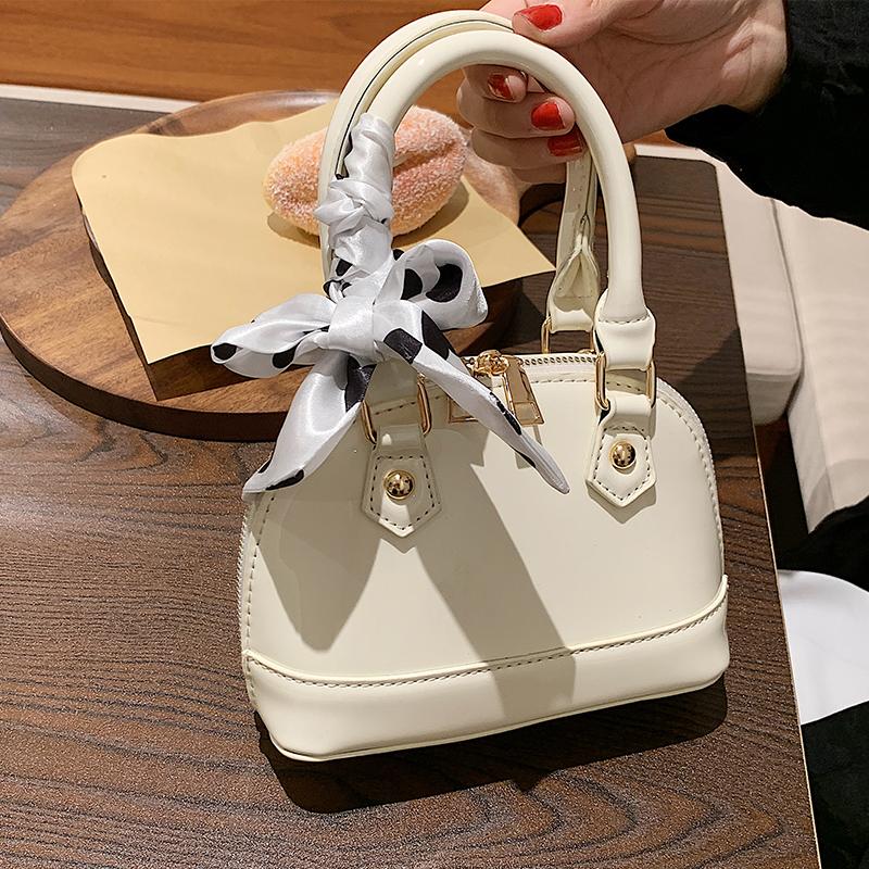 Evening Bags Patent Leather Shell Bag Small Ribbon Tote 2021 Summer Women's Designer Handbag Shoulder Messenger
Evening Bags Patent Leather Shell Bag Small Ribbon Tote 2021 Summer Women's Designer Handbag Shoulder Messenger