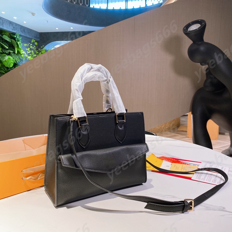 LOCKME TOTE PM Bag Black Soft Grained Calf Leather Handbag Designer Turn-lock Women Toron Top Handle Bags Crossbody With Twist Closure Lock
LOCKME TOTE PM Bag Black Soft Grained Calf Leather Handbag Designer Turn-lock Women Toron Top Handle Bags Crossbody With Twist Closure Lock