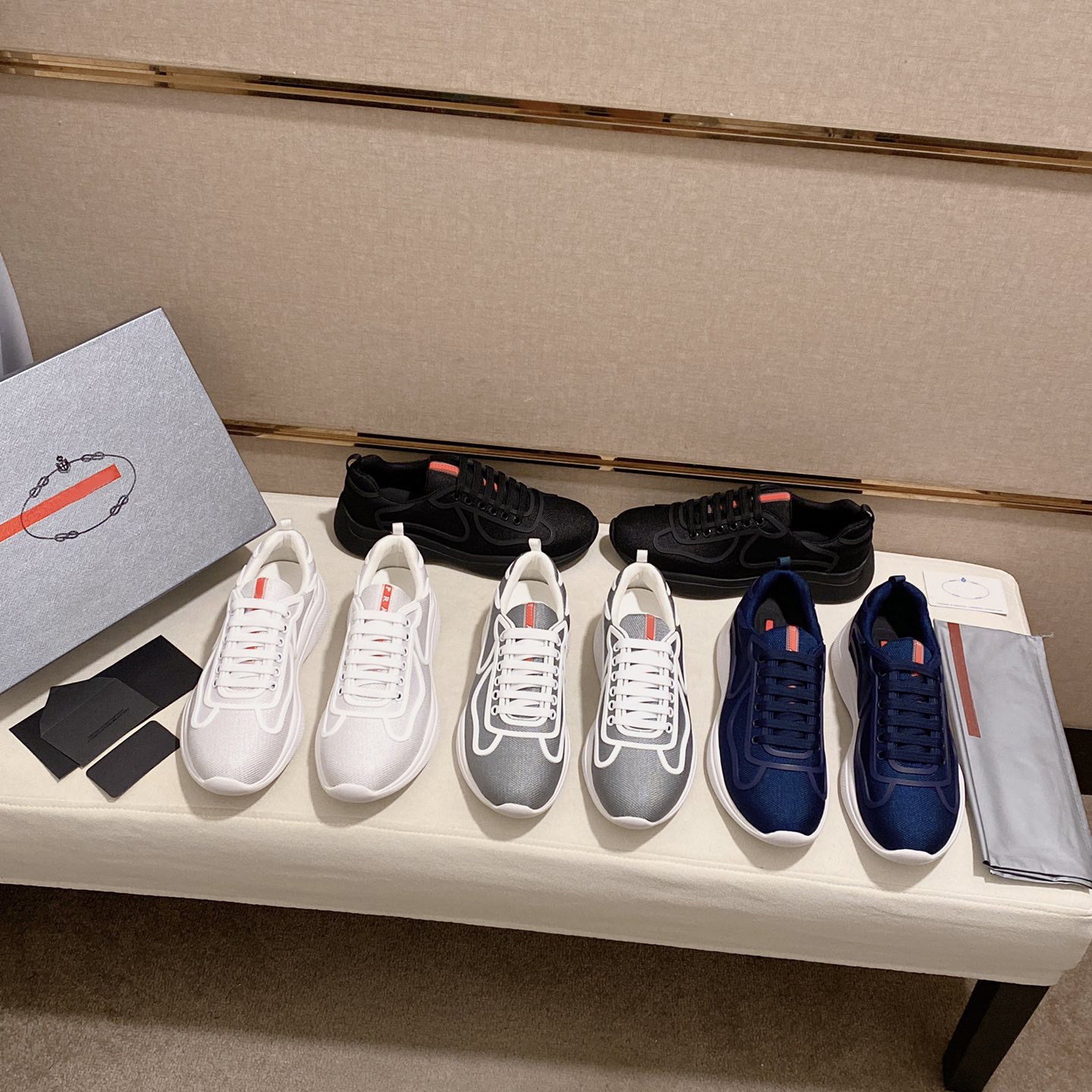 Designer Bike fabric sneakers Men shoes runners trainers casual shoe thick soled mens platform heel stitching color America's Cup sneaker box large size 38-45, Custom color
Designer Bike fabric sneakers Men shoes runners trainers casual shoe thick soled mens platform heel stitching color America's Cup sneaker box large size 38-45, Custom color