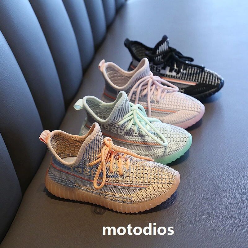 Big Small Boy Girl Children Toddler Sneaker Black four colours Kanye West 3M Reflective Infant Yecheil Kids Running Shoes Static Glow Green Clay Trainers
Big Small Boy Girl Children Toddler Sneaker Black four colours Kanye West 3M Reflective Infant Yecheil Kids Running Shoes Static Glow Green Clay Trainers