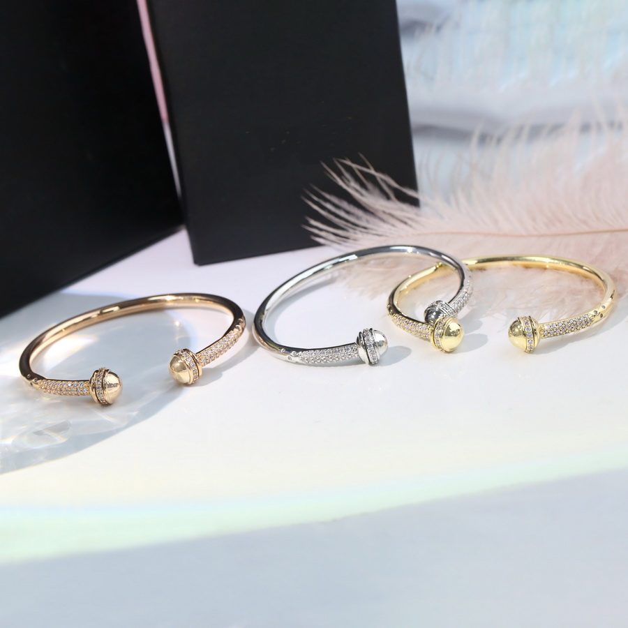 Europe America Fashion Style Lady Women Engraved Letter 18K Gold Settings Diamond Rotating Open Bangle Bracelet 3 Color
Europe America Fashion Style Lady Women Engraved Letter 18K Gold Settings Diamond Rotating Open Bangle Bracelet 3 Color