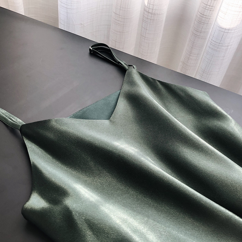 20212021 summer new arrive women satin camis dress a-line solid sleeveless mid-calf high-waist v-neck french bottoms, Black;gray
20212021 summer new arrive women satin camis dress a-line solid sleeveless mid-calf high-waist v-neck french bottoms, Black;gray