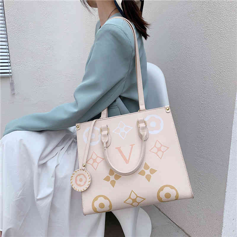 Luxury Oversize Lady Handbags Shopper Bags Beige Tote Women Designer Brand Quality V Leather Shoulder Bag With Detachable Strap
Luxury Oversize Lady Handbags Shopper Bags Beige Tote Women Designer Brand Quality V Leather Shoulder Bag With Detachable Strap