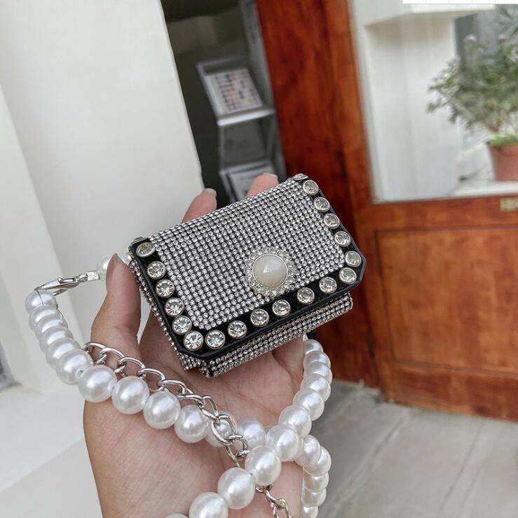 Factory wholesale women shoulder bag quality diamond chain bags street trend Pearl Beads coin purse Pearls chains fashion wallet in Europe and America, Silver(boutique box)
Factory wholesale women shoulder bag quality diamond chain bags street trend Pearl Beads coin purse Pearls chains fashion wallet in Europe and America, Silver(boutique box)