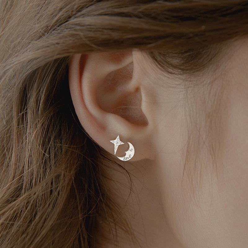 Stud Earrings Star Moon For Women Zircon Letter Korean Fashion Simple Commuting Girlfriend Jewelry Present BOYULIGE
Stud Earrings Star Moon For Women Zircon Letter Korean Fashion Simple Commuting Girlfriend Jewelry Present BOYULIGE