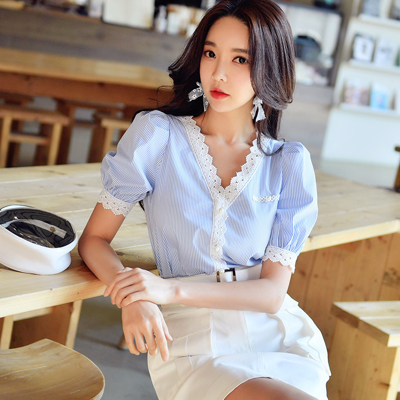 Dabuwawa Sweet V-Neck Appliques Striped Shirts Office Lady Puff Sleeve Womens Workwear Tops and Blouses DT1BST023 210520