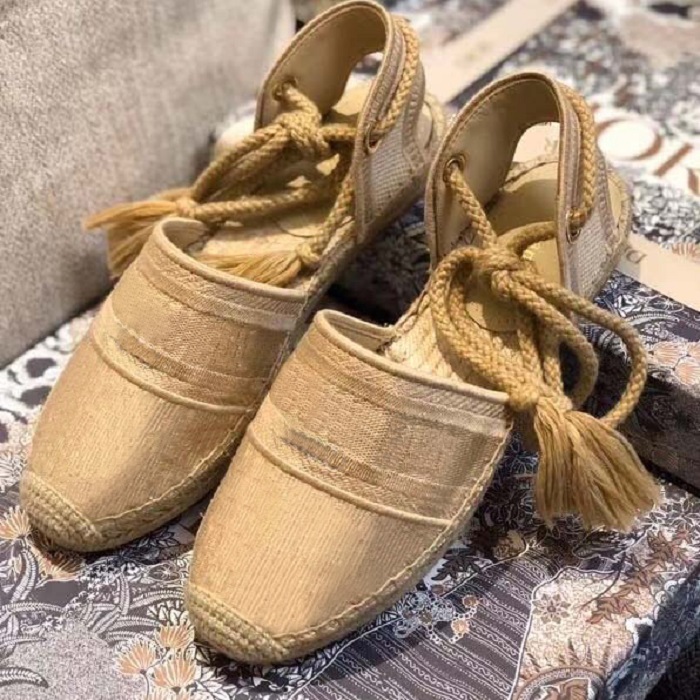 Classics Loafers Espadrilles Luxurys Designers Shoes sneakers Canvas and Real Lambskin two tone cap toe Fashion women shoe home011 26, #39
Classics Loafers Espadrilles Luxurys Designers Shoes sneakers Canvas and Real Lambskin two tone cap toe Fashion women shoe home011 26, #39