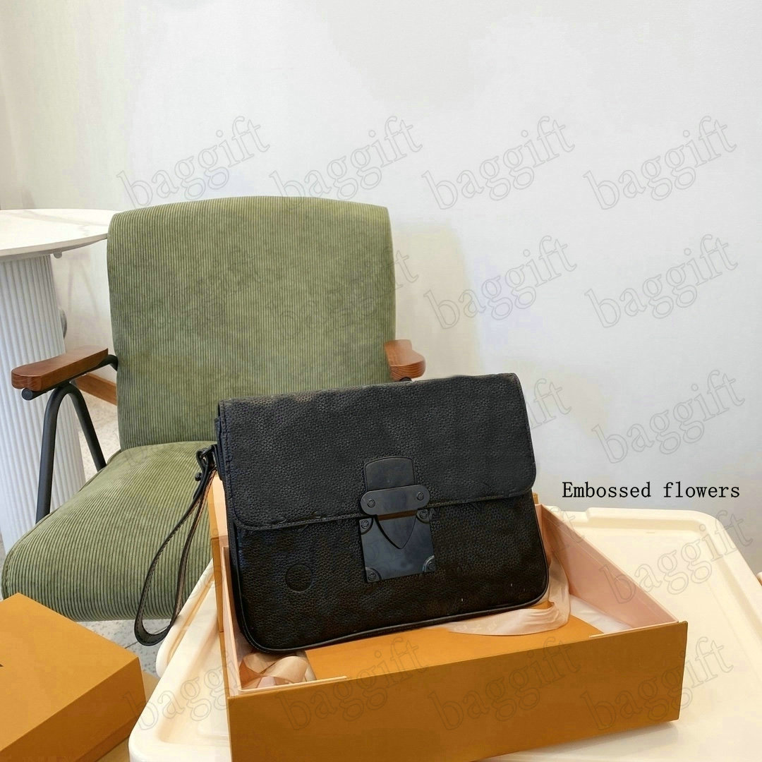S Lock 4A Handbag Men Bags Monograms Macassar Inked Blue Taurillon M80560 M80582 Shoulder Bag Classic Luxurys Designers Letter Handbags Mens Designer Message, No bag
S Lock 4A Handbag Men Bags Monograms Macassar Inked Blue Taurillon M80560 M80582 Shoulder Bag Classic Luxurys Designers Letter Handbags Mens Designer Message, No bag