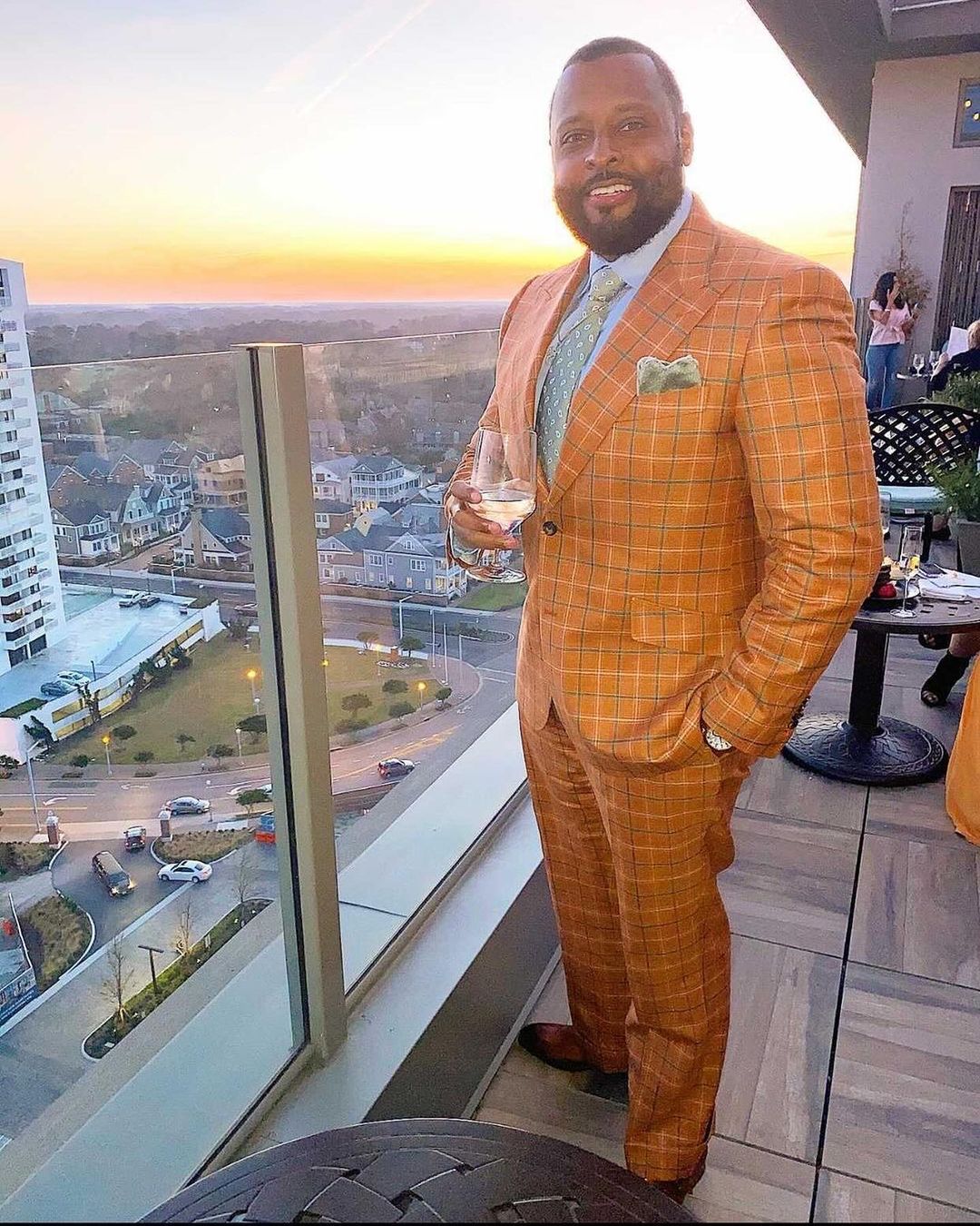 Unique Orange Check Celebrity Mens Customized Wedding Tuxedos Plus Size Men Wear Dinner Prom Party Blazer (Jacket+Pants)