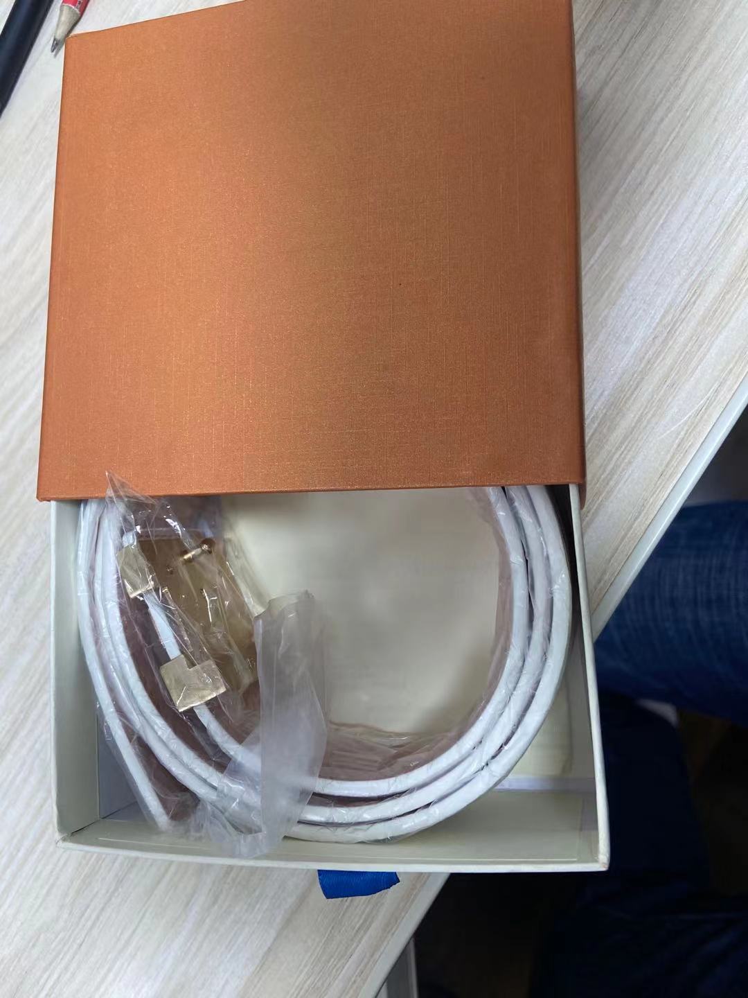 Wholesale betls New 2021 Belts mens womens Belt Genuine Leather black Gold+silver Buckle with orange Box ,V14, Customize
Wholesale betls New 2021 Belts mens womens Belt Genuine Leather black Gold+silver Buckle with orange Box ,V14, Customize