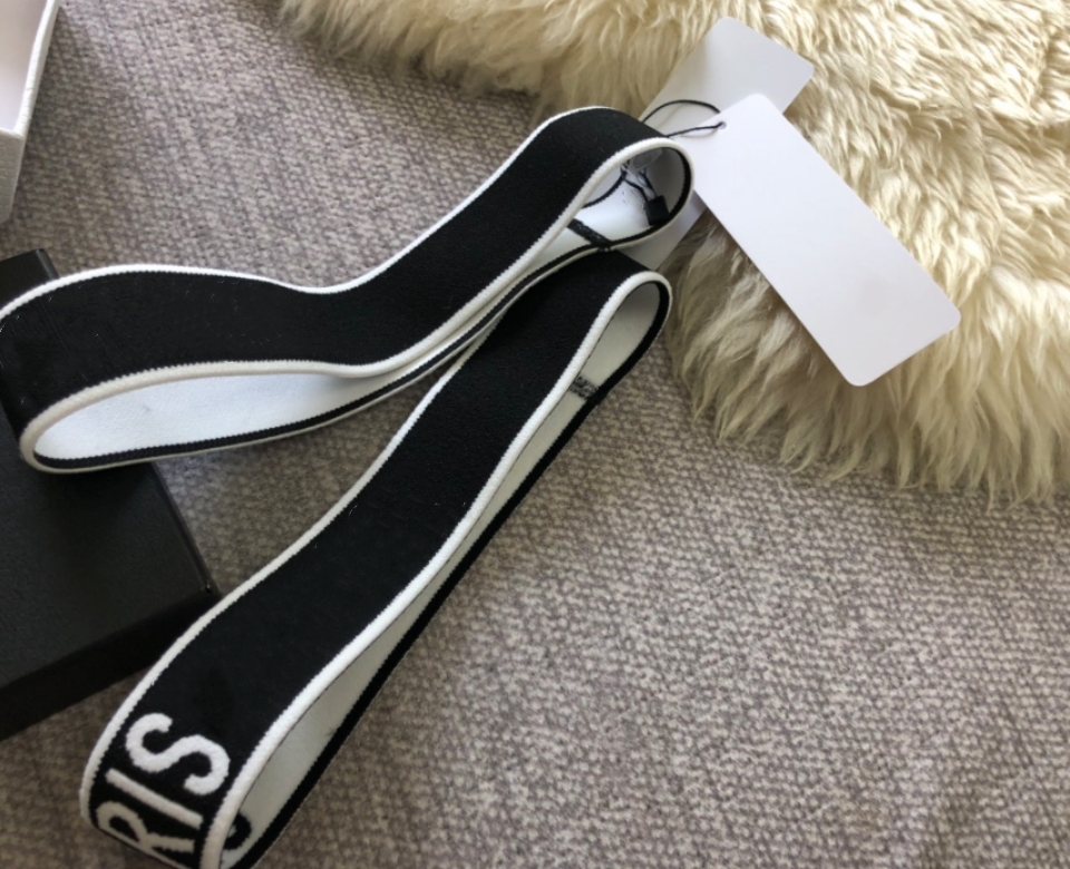 Fashion letter designer headbands hairband tiaras for mens and womens Party Outdoor sports Lovers gift head bands motion jewelry, Silver
Fashion letter designer headbands hairband tiaras for mens and womens Party Outdoor sports Lovers gift head bands motion jewelry, Silver