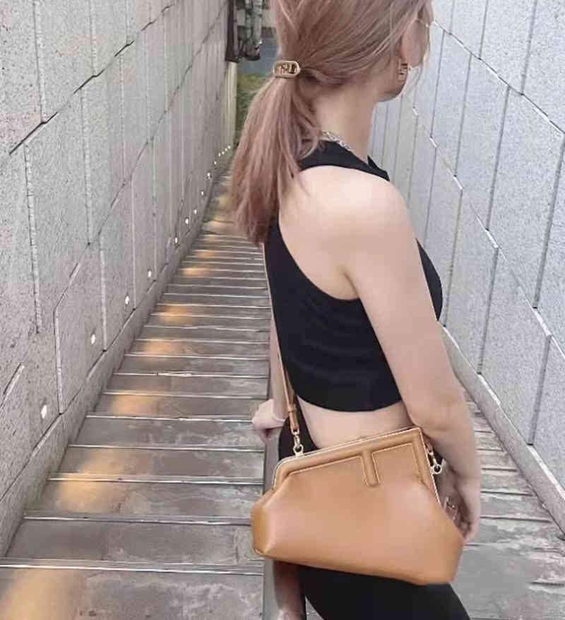 65% factory sale 2022 autumn new Fanny same cloud bag leather women's armpit clip single shoulder diagonal cross portable 1TF7, White
65% factory sale 2022 autumn new Fanny same cloud bag leather women's armpit clip single shoulder diagonal cross portable 1TF7, White