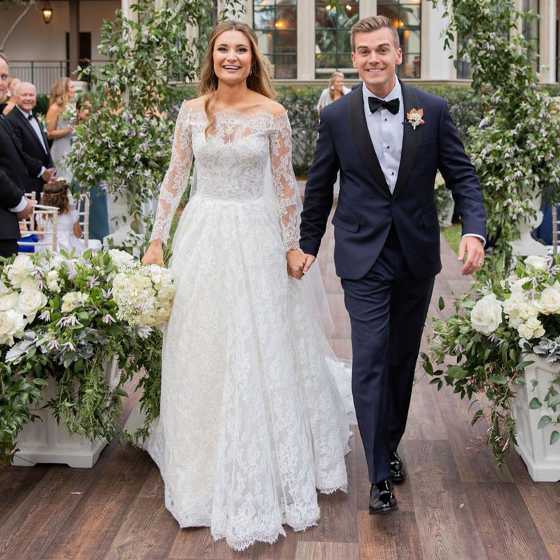 Modest Lace Wedding Dresses Off The Shoulder Bridal Gowns Long Sleeves A Line Covered Buttons Back Sweep Train Tulle Plus Size Vestido De Novia, Gold
Modest Lace Wedding Dresses Off The Shoulder Bridal Gowns Long Sleeves A Line Covered Buttons Back Sweep Train Tulle Plus Size Vestido De Novia, Gold