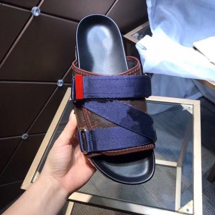 2021 top Quality Luxury designers Slippers Men Flip Flops Sandals genuine leather Slides Summer Fashion Flat sandal 38~45 size mjkeH001
2021 top Quality Luxury designers Slippers Men Flip Flops Sandals genuine leather Slides Summer Fashion Flat sandal 38~45 size mjkeH001
