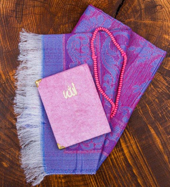 Carpets Pink Purple Water Green Prayer Rug Set Muslim Carpet Portable Mawlid Ibadet Musluman Travel Mat Yasin Sharif Rosary
Carpets Pink Purple Water Green Prayer Rug Set Muslim Carpet Portable Mawlid Ibadet Musluman Travel Mat Yasin Sharif Rosary
