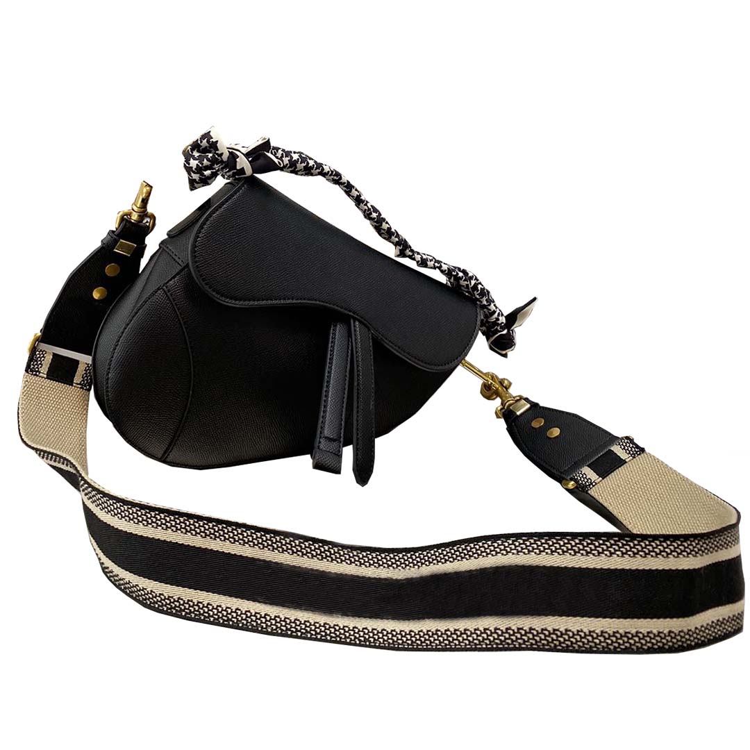 Luxury designer women's shoulder bag high quality pu leather ladies handbag fashion metal pendant messenger bags four colors available
Luxury designer women's shoulder bag high quality pu leather ladies handbag fashion metal pendant messenger bags four colors available