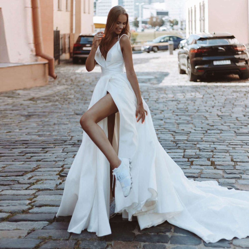 Sexy Straps Sleeveless Satin Wedding Dresses V Neck Simple A-line Bridal Dress Open Back Long Train Vestido De Mariage