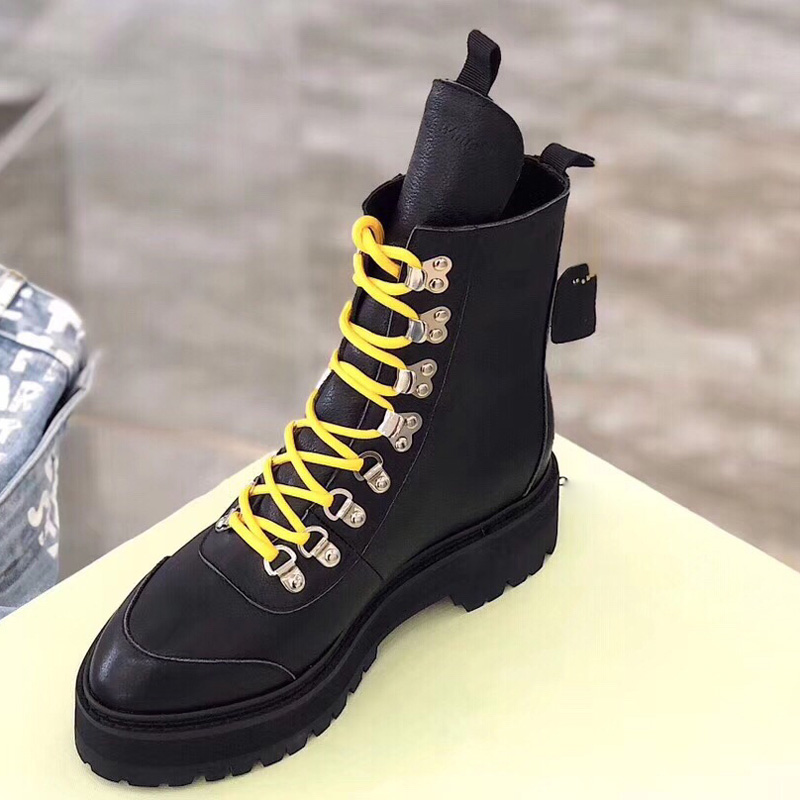 Black luxury designer boots Thick soled pointed toe lace up casual mountaineering shoes Women's leather street style motorcycle boots, Black cowhide suede
Black luxury designer boots Thick soled pointed toe lace up casual mountaineering shoes Women's leather street style motorcycle boots, Black cowhide suede