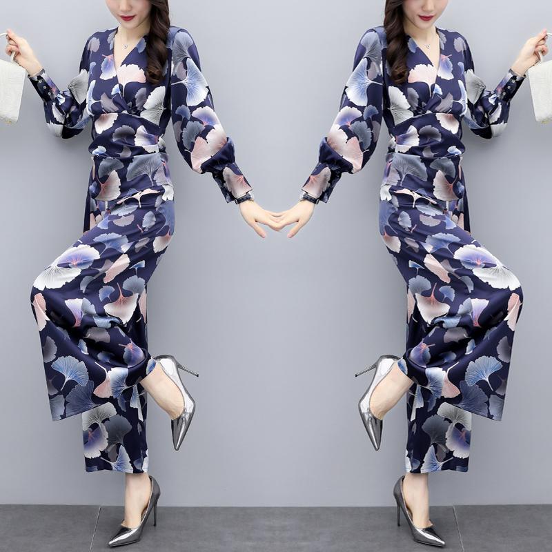 Women' Tracksuits Spring Luxury 2 Piece Set Women Floral Print Wide Leg Pants Two Outfits Ensemble Femme Deux Pieces Conjunto Feminino, Blue
Women' Tracksuits Spring Luxury 2 Piece Set Women Floral Print Wide Leg Pants Two Outfits Ensemble Femme Deux Pieces Conjunto Feminino, Blue