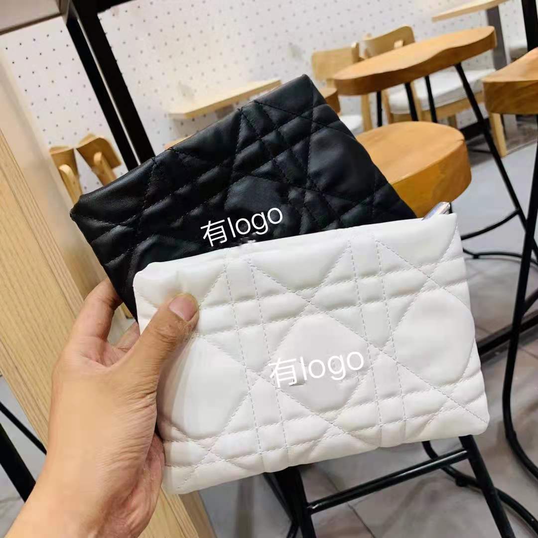 Luxury design handbag D home make-up 2021 Korean new lady's change d letter embroidery hand storage bag, White
Luxury design handbag D home make-up 2021 Korean new lady's change d letter embroidery hand storage bag, White