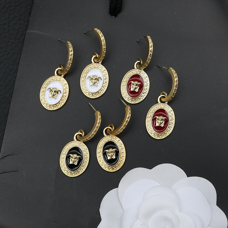 18K Gold Plated Korean Brand Designer Letters Portrait Stud Dangle Earrings Copper Metal Crystal Fashion Women Rhinestone Wedding Party Gifts Jewelry Accessories
18K Gold Plated Korean Brand Designer Letters Portrait Stud Dangle Earrings Copper Metal Crystal Fashion Women Rhinestone Wedding Party Gifts Jewelry Accessories