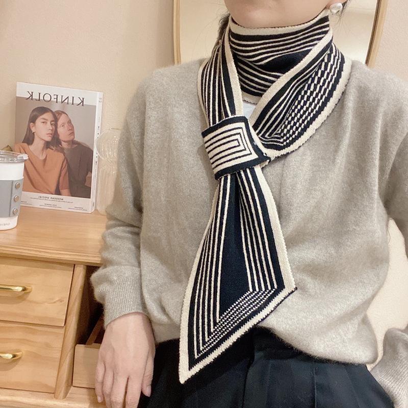 Scarves Knitted Wool Scarf Fashion Small Ears Narrow Strip Pointed Cross Warm Luxury Designer Bandanas
Scarves Knitted Wool Scarf Fashion Small Ears Narrow Strip Pointed Cross Warm Luxury Designer Bandanas