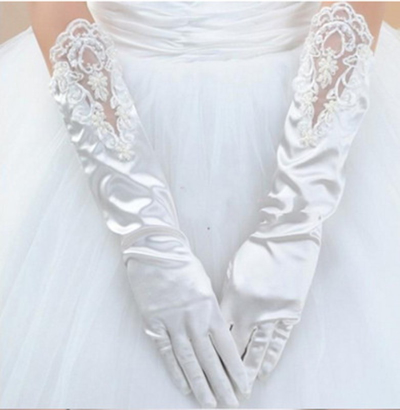 2022 Luxury Short Lace Bride Bridal Gloves Crystals Wedding Accessories Lace Gloves for Brides Fingerless Wrist Length five styles in stock