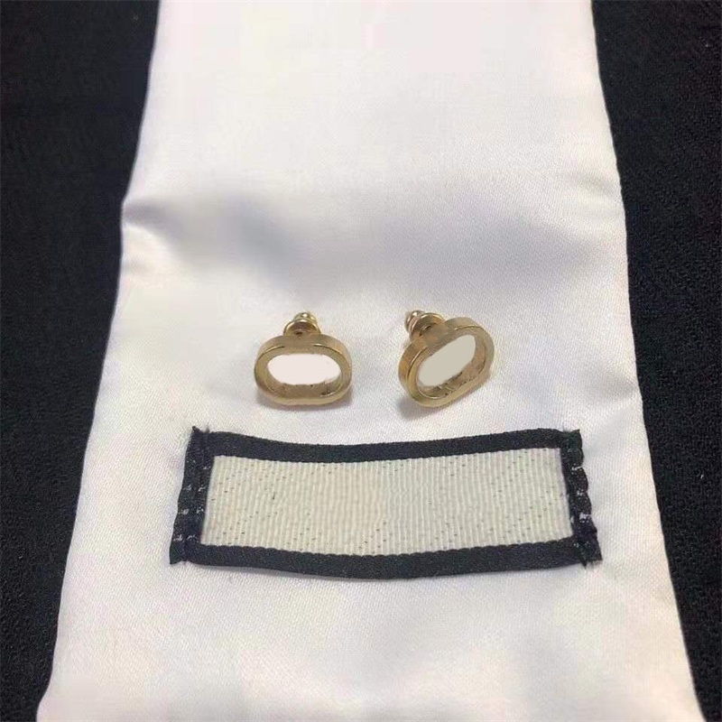 Designer Hollowed Letter Studs Earrings For Women Fashion Jewelry Vintage Gold Color Stud Earring Classic Gift Package 28df
Designer Hollowed Letter Studs Earrings For Women Fashion Jewelry Vintage Gold Color Stud Earring Classic Gift Package 28df