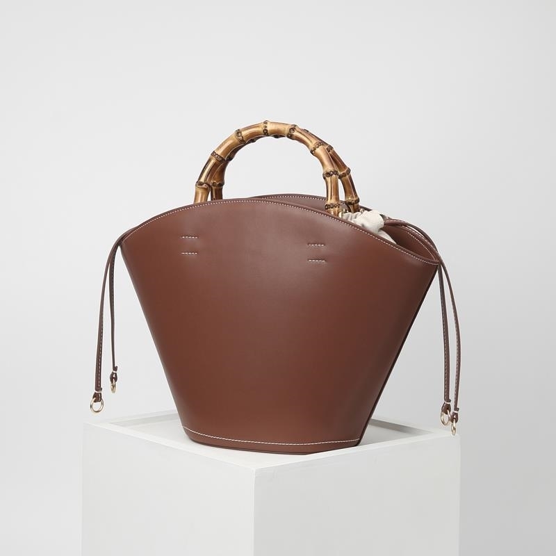 Women Luxurys Designers Bags 2021 spring and summer leather large bucket Caramel bamboo handle ha Designer Handbag Handbags Totes Crossbody Bag
Women Luxurys Designers Bags 2021 spring and summer leather large bucket Caramel bamboo handle ha Designer Handbag Handbags Totes Crossbody Bag