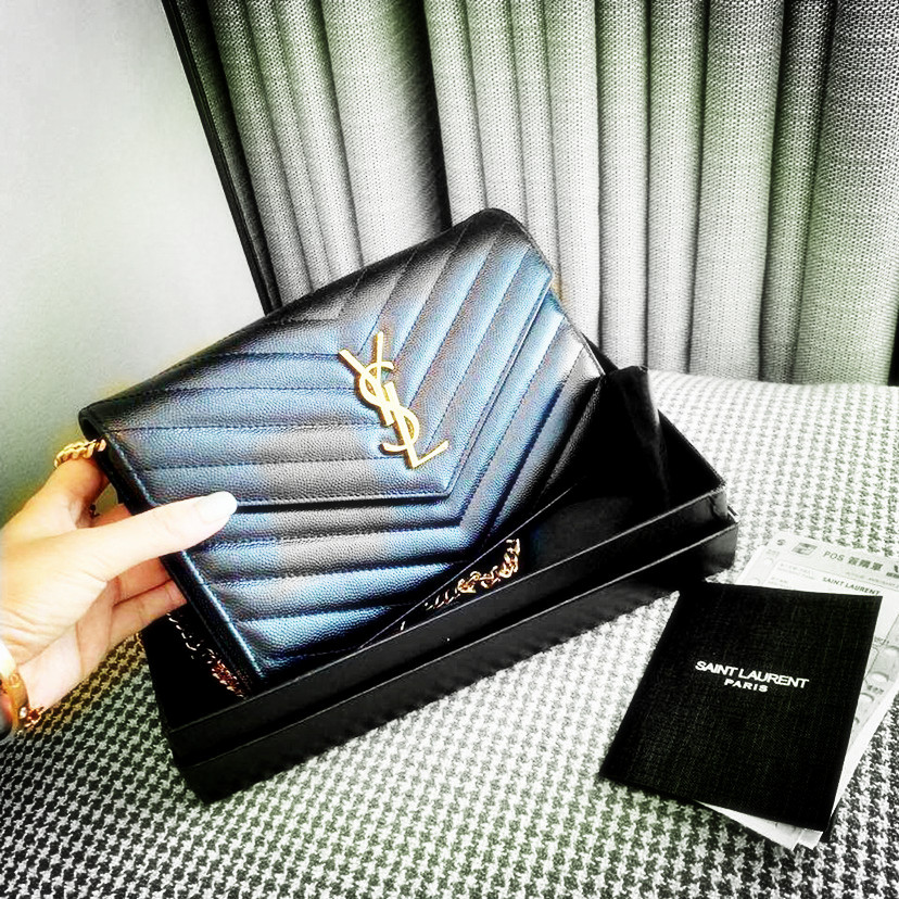 YSL
VITTON luxury brand Bag Women wallet Luxurys Designers Bags 2021 Crossbody Handbag handbags purse messenger tote GGLV&#, Red;black
YSL
VITTON luxury brand Bag Women wallet Luxurys Designers Bags 2021 Crossbody Handbag handbags purse messenger tote GGLV&#, Red;black