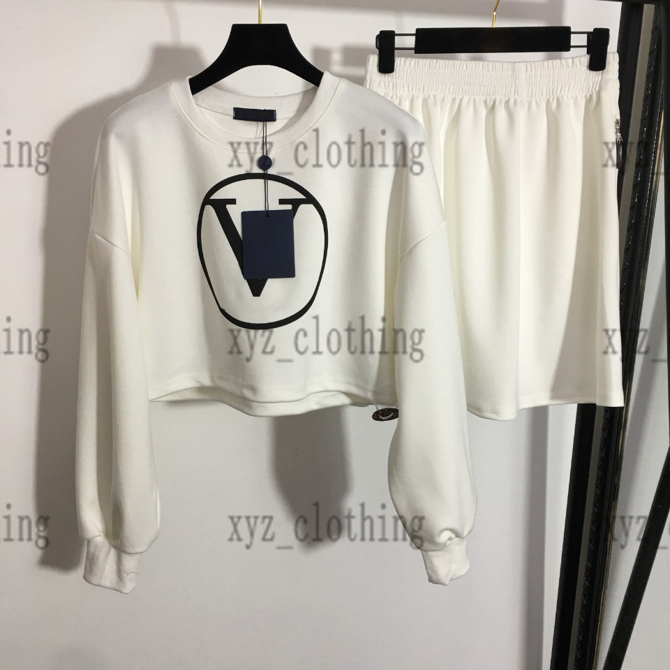 Two Piece Dress high-end women designer dresses2022 summer Letter Print Short Long Sleeve Round Neck Sweater + Zipper Pocket Elastic High Waist Skirt, Picture color
Two Piece Dress high-end women designer dresses2022 summer Letter Print Short Long Sleeve Round Neck Sweater + Zipper Pocket Elastic High Waist Skirt, Picture color