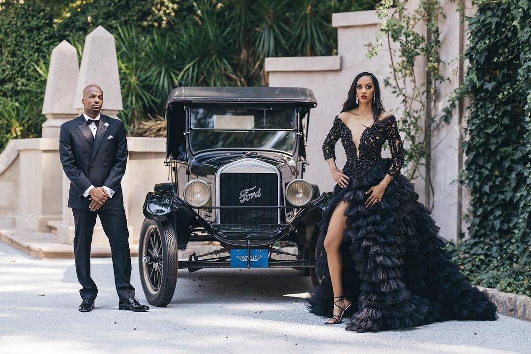 Black Long Sleeves Wedding Dresses Beaded Tiered Bridal Gowns Neckline Deep V Neck A Line Side Split Sweep Train Tulle robe de mariée